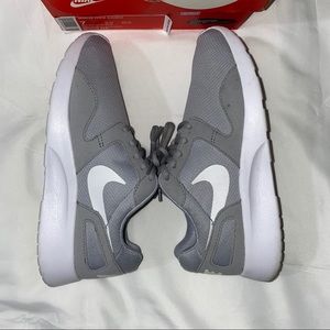 Women’s Nike Kaishi Size 7